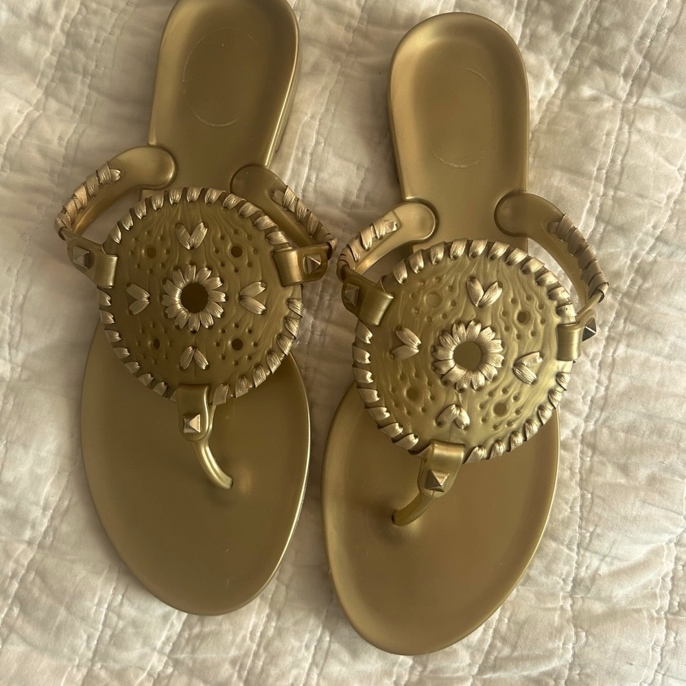 Gold rubber medallion flip flop sandal (8.5)